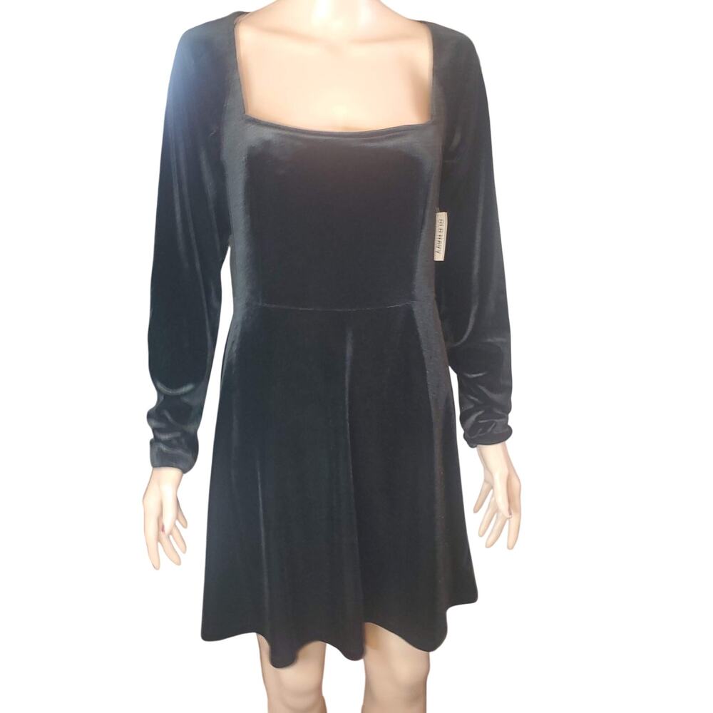 Old Navy Black Velvet Fit Flare Dress M Square Neck Goth Grunge NWT